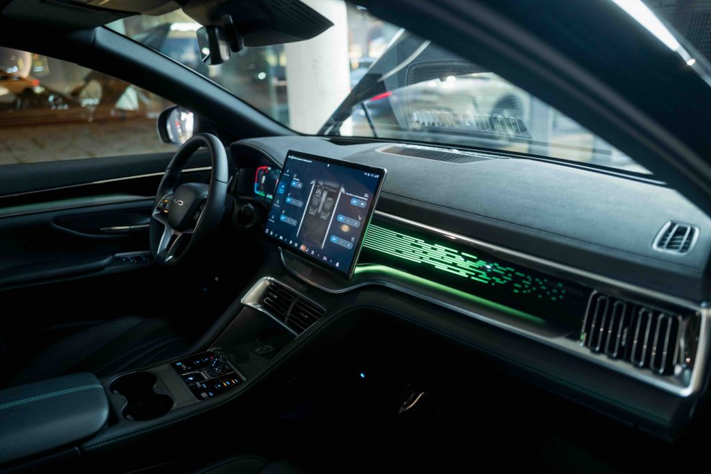 Innovative BYD E-Modelle im Calwer Passage Pioneer Store Stuttgart